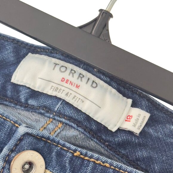 Torrid Denim Womens Distressed Frayed Hem Jean Shorts Size 18 - Picture 3 of 10